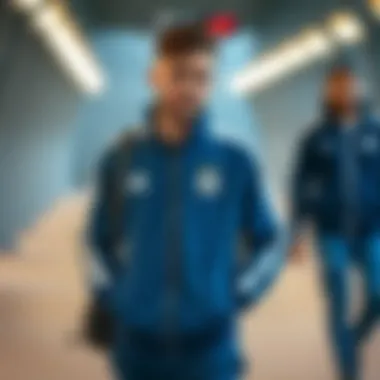 Stylish combination of Fenerbahçe tracksuit with casual wear