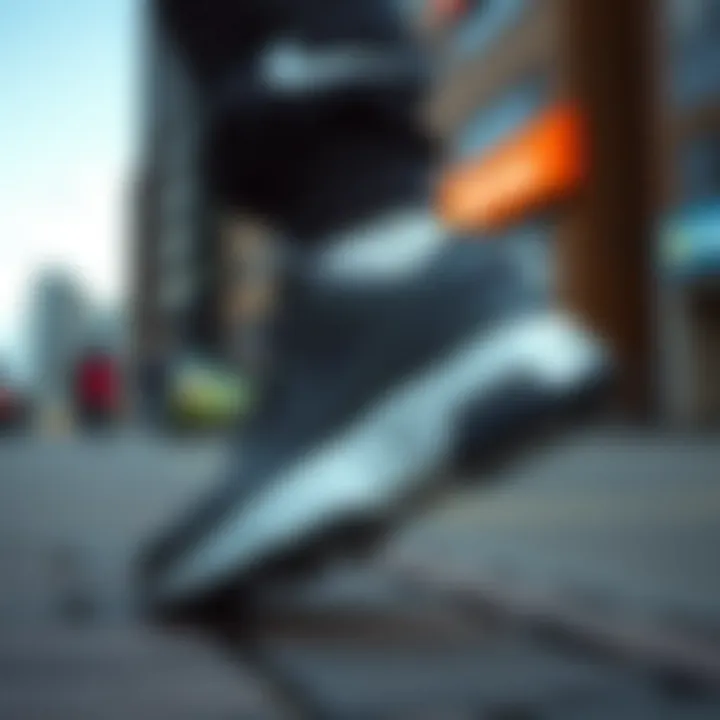 Nike Air Kahverengi in an urban setting, highlighting versatility